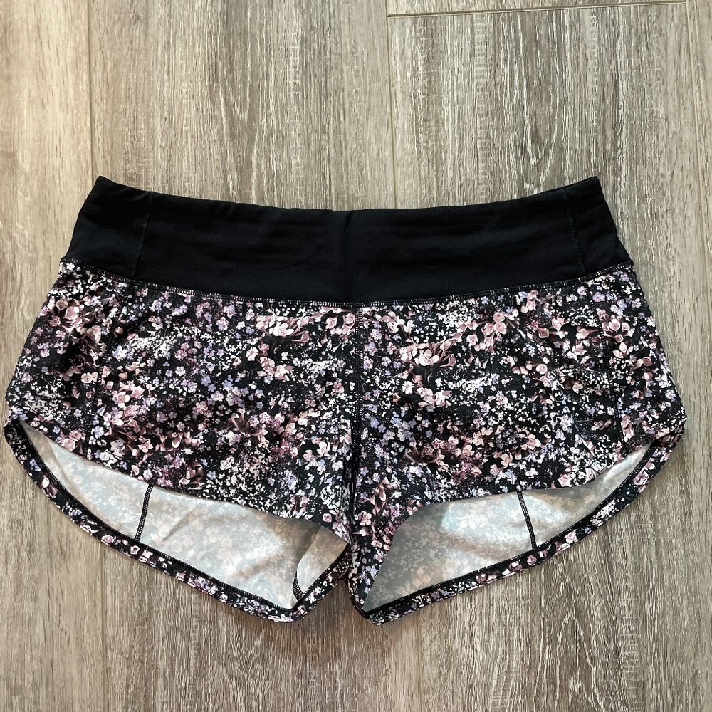 Rare lululemon speed up shorts, 2.5 length, size 6